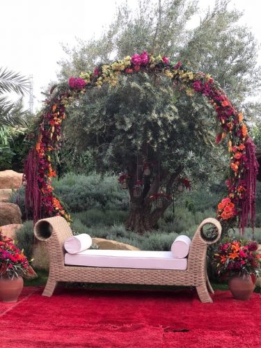 arche de fleurs colorées