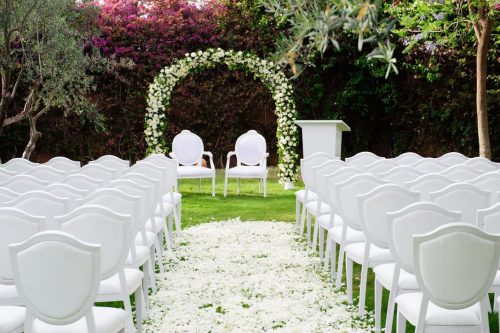 arche fleurs blanches