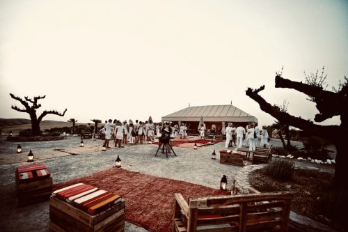 diner in white in the desert