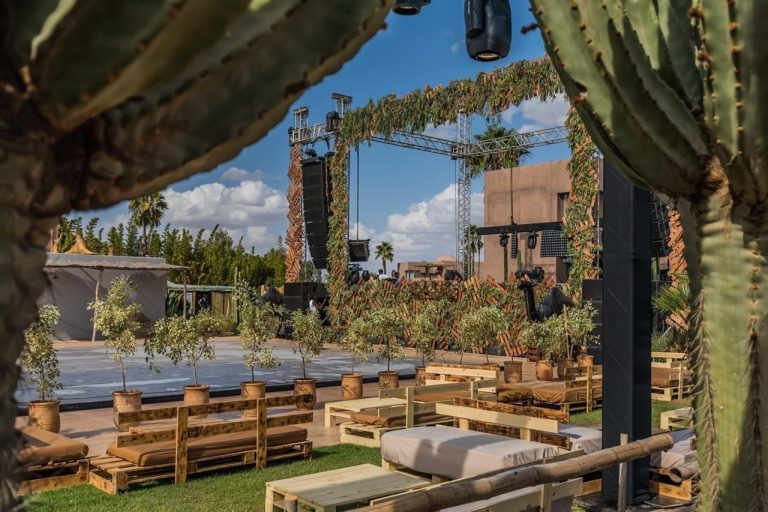 oasis festival stage day